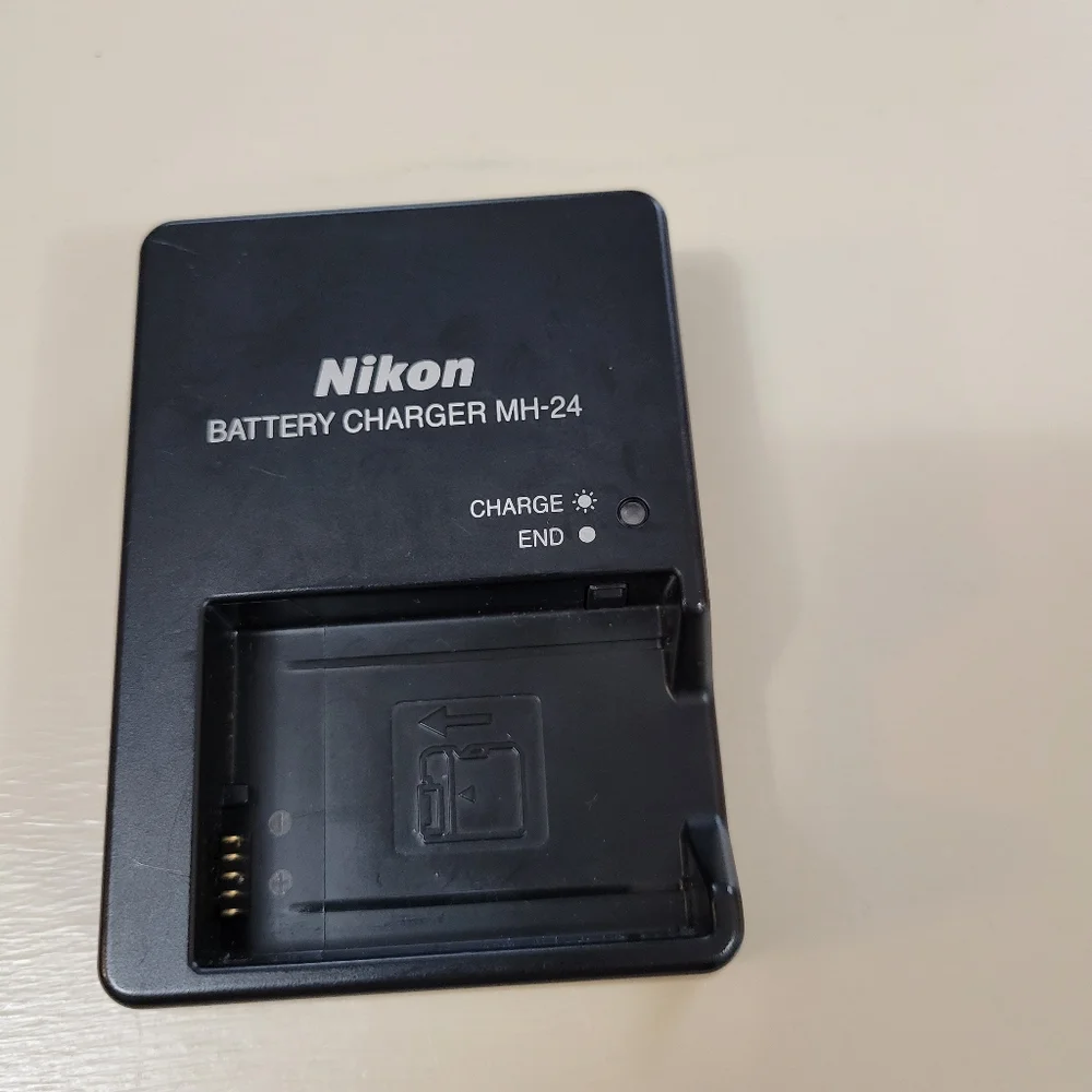 Nikon DS5100 Camera and Accessories